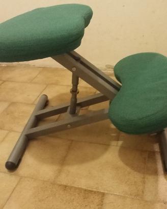 sedia ergonomica posturale ginocchia schiena