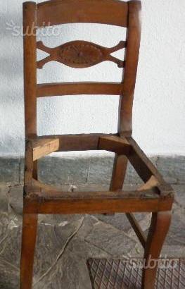 Sedia antica in noce campagnola