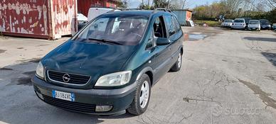 Opel Zafira tenuta bene 