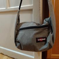 borsa Eastpak modello mezzaluna 