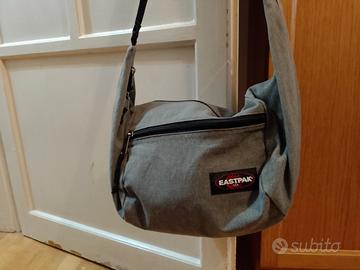 borsa Eastpak modello mezzaluna 