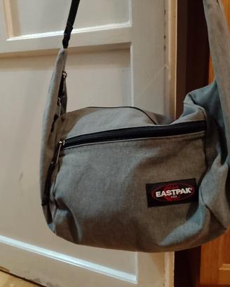 borsa Eastpak modello mezzaluna 