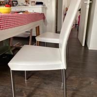 Sedie bianche in pelle