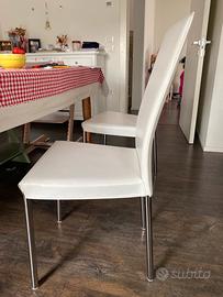 Sedie bianche in pelle