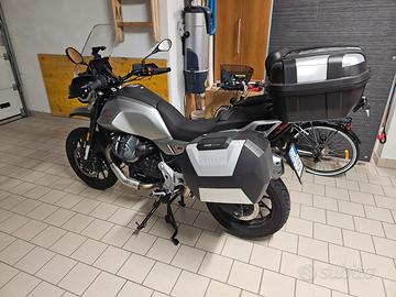 Moto Guzzi V85strada 2025 -3700 km-valigie+GIVI52