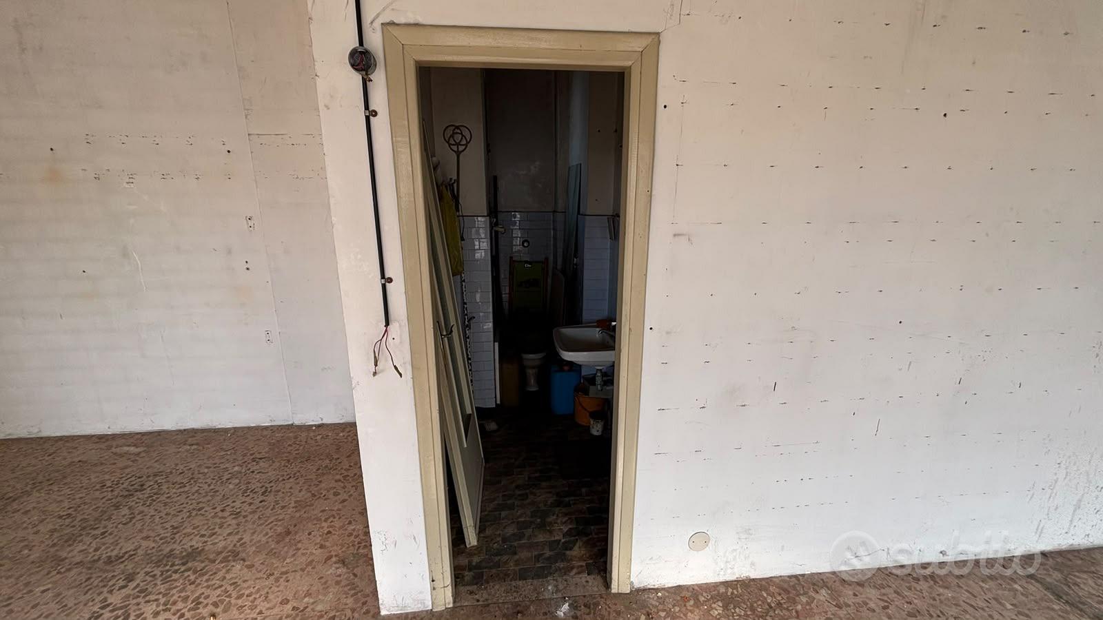 Cossato 80 mq, cambio d’uso, cantine e parcheggio - Vista 3