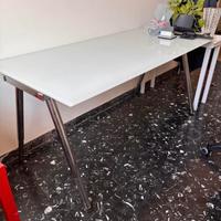 tavolo in  in vetro satinato