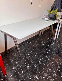 tavolo in  in vetro satinato