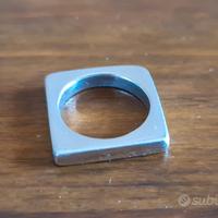 Particolare anello in argento