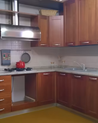 Cucina ad angolo in ciliegio