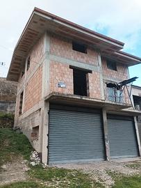 Casa indipendente al grezzo avanzato con giardino