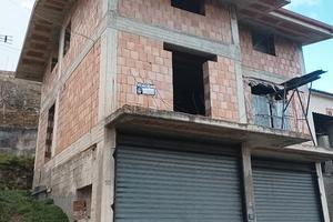 Casa indipendente al grezzo avanzato con giardino