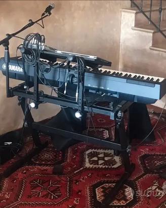 Yamaha P-125 B + Supporto Quik Lok e Giraffa Micro