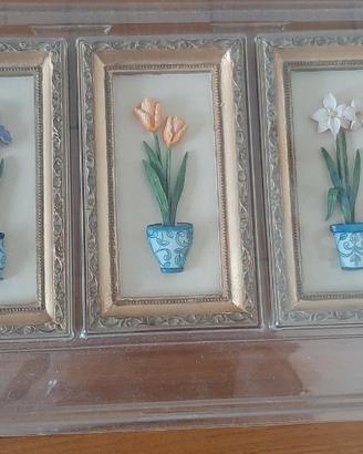 3 quadretti con vasi di fiori