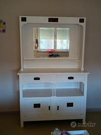 Mobile antico bianco con specchio