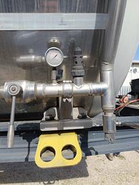 Cisterna coimbentata 3 scomparti e adatta al trasp