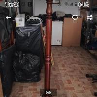 Appendi abiti a colonna in legno e ferro 