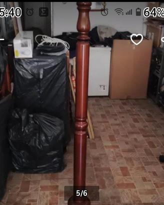 Appendi abiti a colonna in legno e ferro 