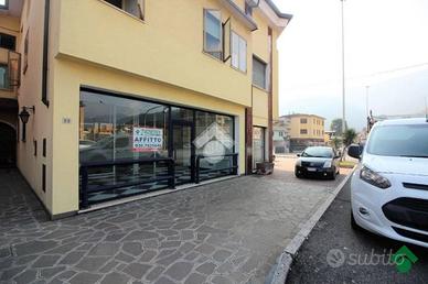 NEGOZIO A SAREZZO
