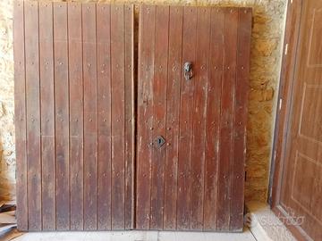 Portone in legno artigianale