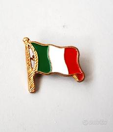 Distintivo vintage smaltata bandiera d'Italia