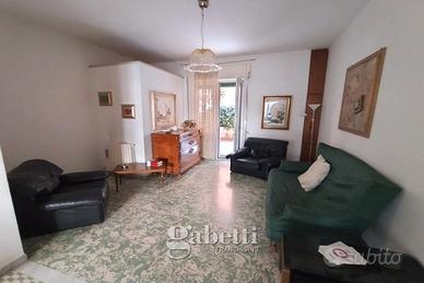 Appartamento con spazio esterno