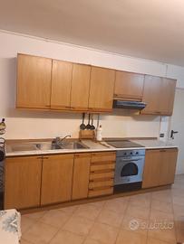 Cucina + tavolo e sei  sedie