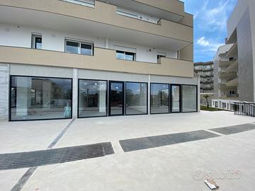 Tre locali commerciali e garage S. Cuore a Modica