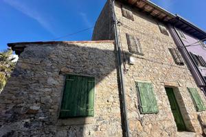 CASA DI TESTA IN PIETRA, IN FASE DI RISTRUTTURA...