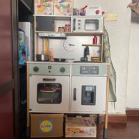 Cucina con accessori