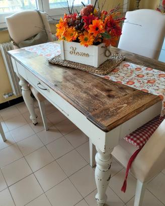 tavolo da cucina in stile shabby chic