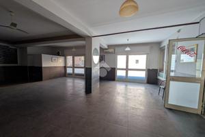 NEGOZIO A SANTA MARIA A VICO