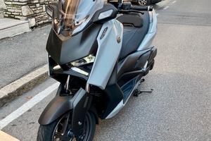 Yamaha X-Max 300 NOLEGGIO GIORNALIERO E WEEKEND
