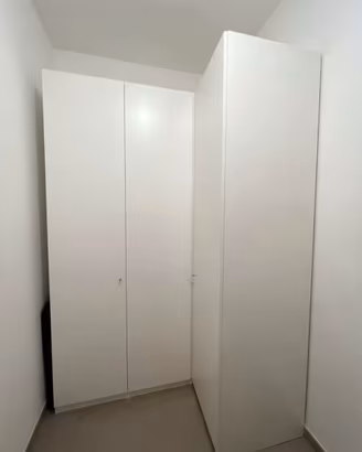Armadio angolare bianco IKEA con LED