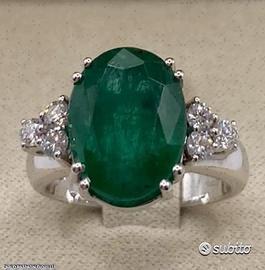 ANELLO ORO 18kt. DIAMANTI E SMERALDO CERT. 7,10