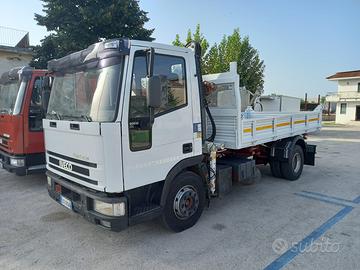 Eurocargo ribaltabile con la gru