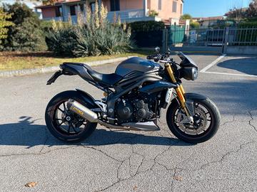 Triumph speed triple 1050 r abs