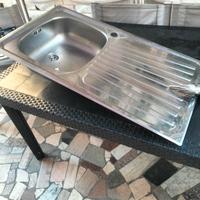 lavello con miscelatore 