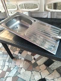 lavello con miscelatore 