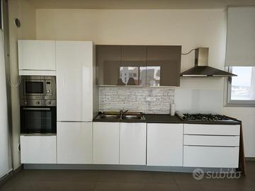 Cucina  bianca e tortora 3,60 m + elettrodomestici