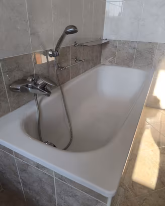 Vasca da bagno Ariston con rubinetteria Grohe