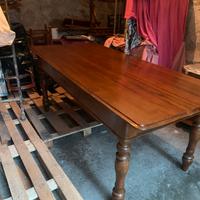 Tavolo in ciliegio con sedie