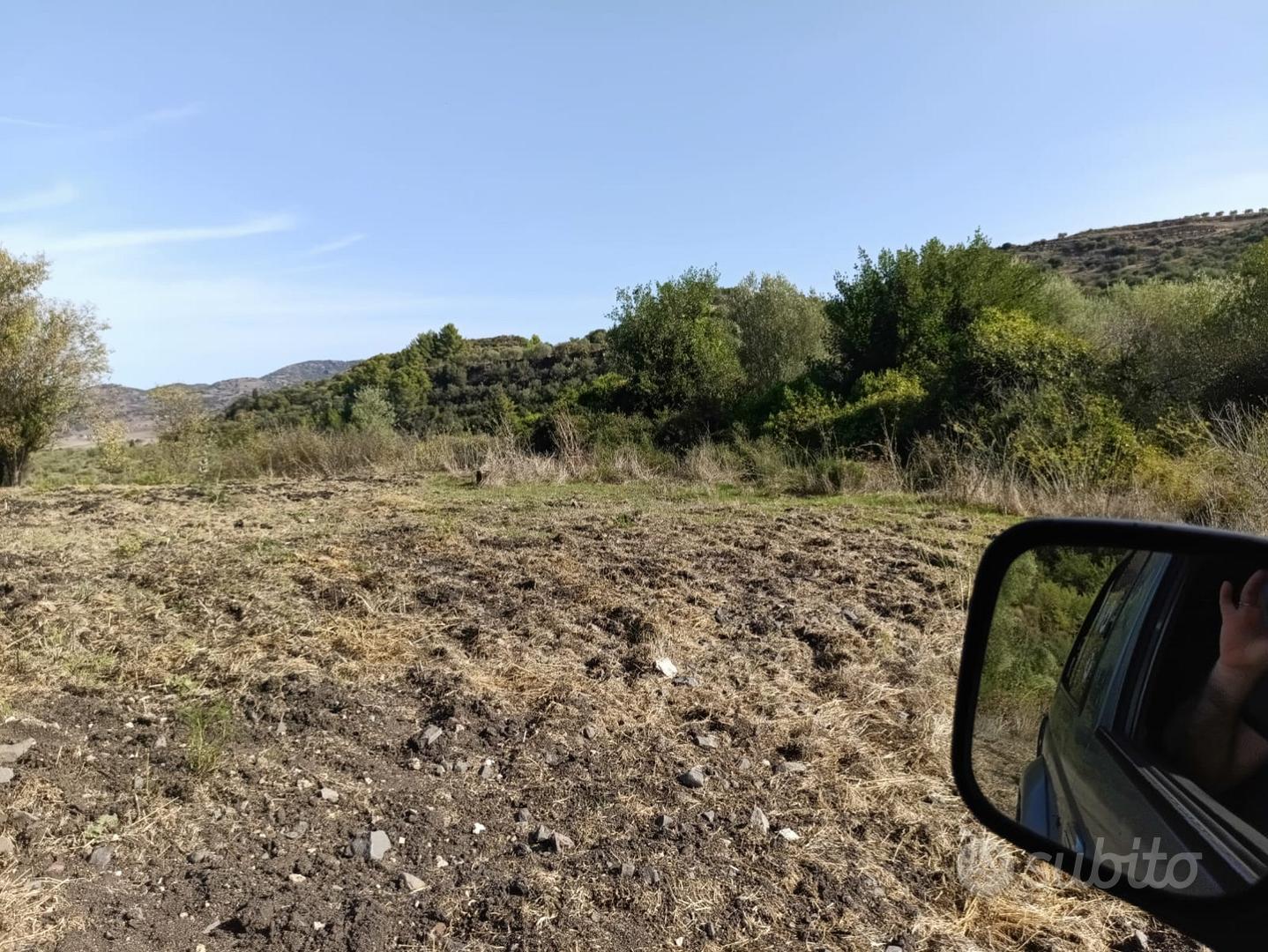 Terreno con annessi fabbricati - Vista 2