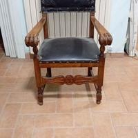 Trono in legno sedia in cuoio