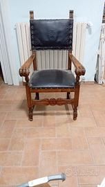Trono in legno sedia in cuoio
