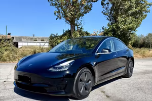Tesla Model 3 RWD stadard range plus Permute