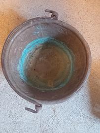 vecchia pentola in rame 