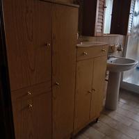 Mobile bagno con specchiera, porta biancheria