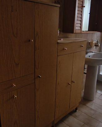 Mobile bagno con specchiera, porta biancheria