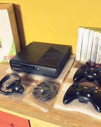 XBOX 360 E (OTTIMISSIME CONDIZIONI)